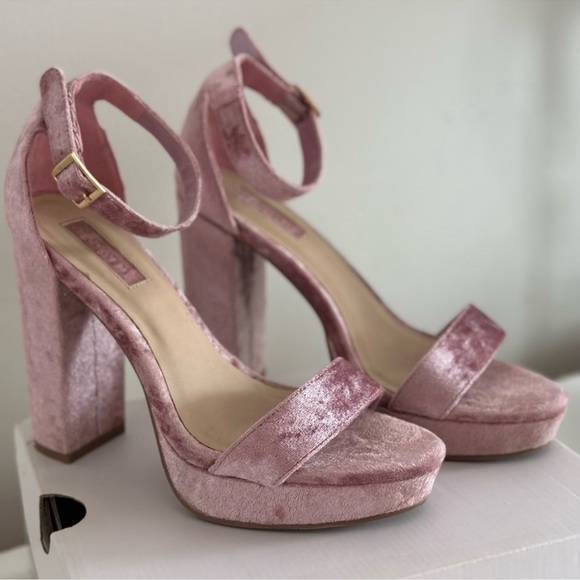 Forever 21 velvet pink heels. - Picture 6 of 11